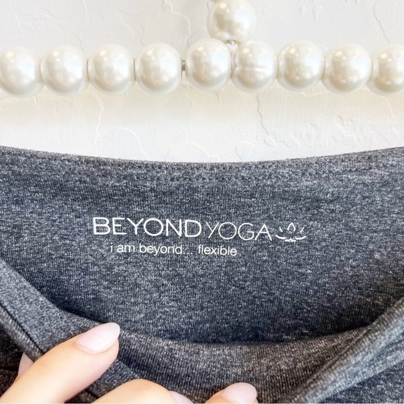 Beyond Yoga Women’s Heathered Grey Ruched Leggings Crop Mid-Rise Small - Picture 4 of 7